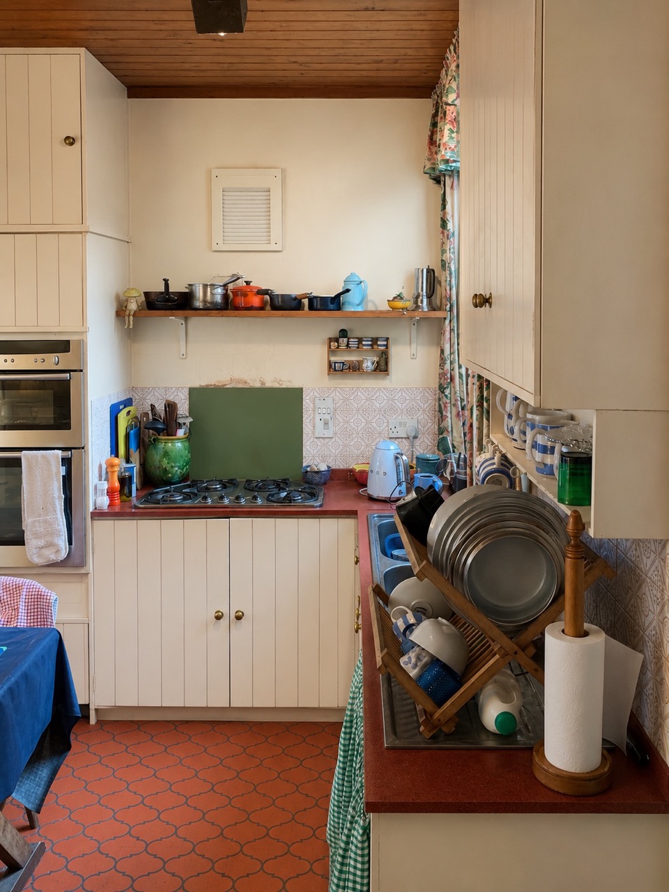 Kitchen before, existing cabinetry